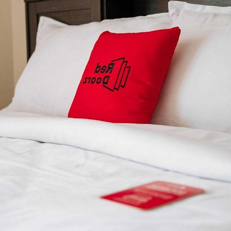 RedDoorz @ Jalan Brigjend Katamso Medan 2 Hotel Buitenkant foto
