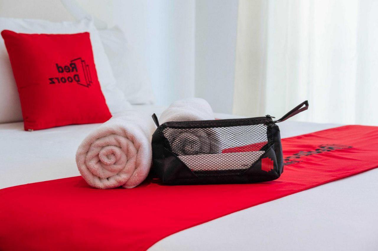 RedDoorz @ Jalan Brigjend Katamso Medan 2 Hotel Buitenkant foto